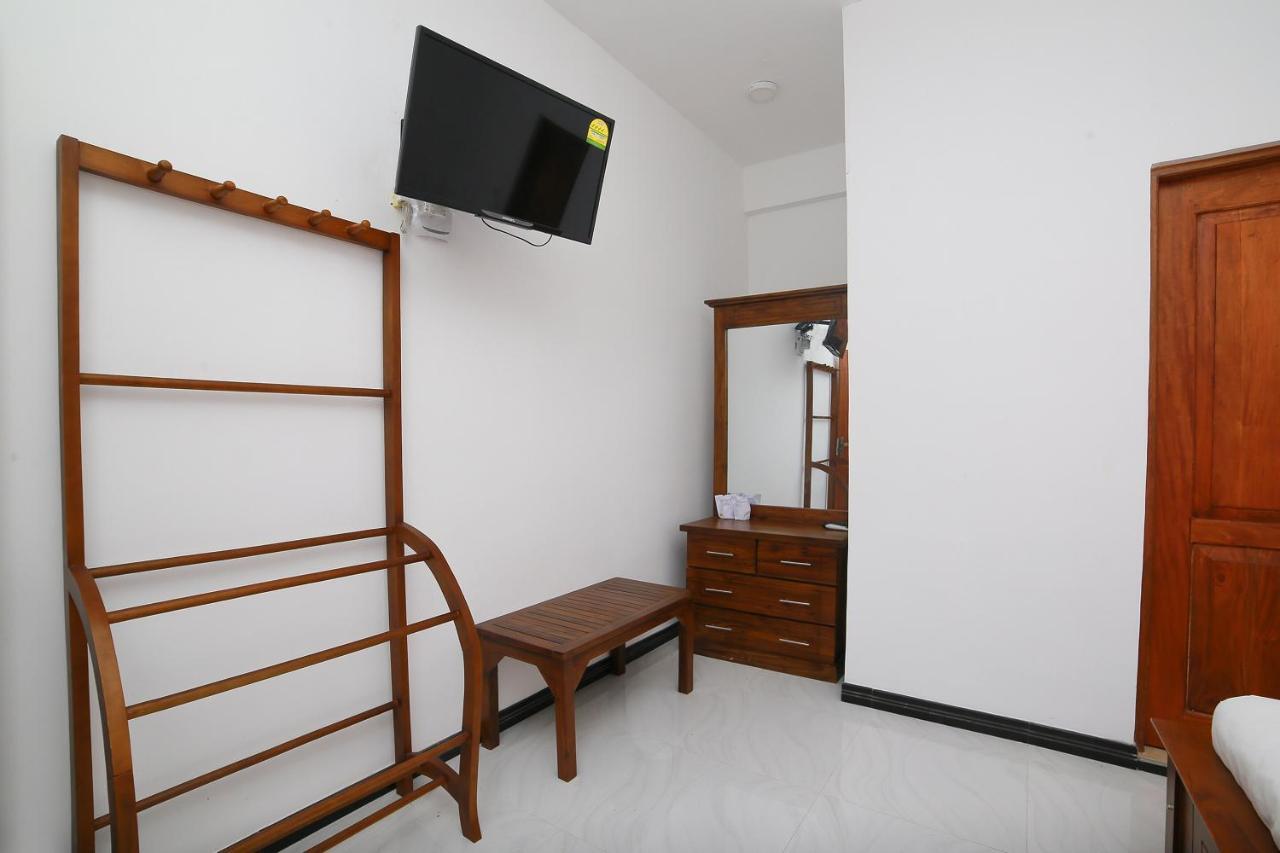 OYO 278 Hotel Rivelka Kundasale Zimmer foto